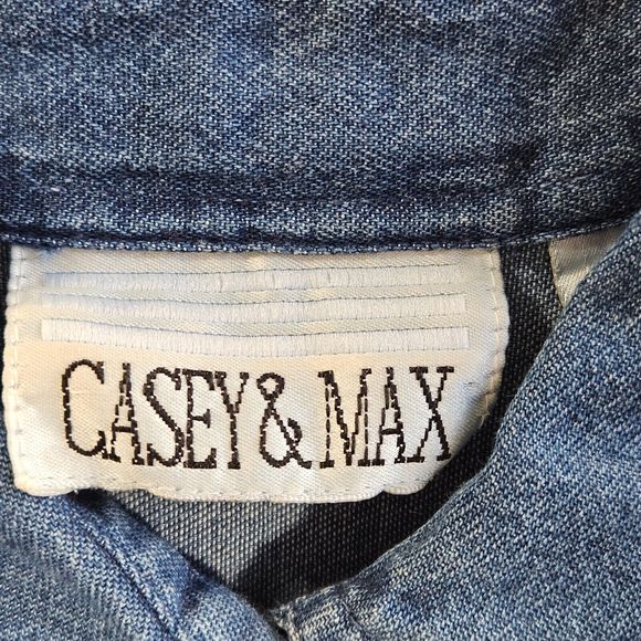 Vintage Casey & Max Women Denim Shirt Size M Blue Embroidered Floral Long Sleeve - Picture 2 of 14